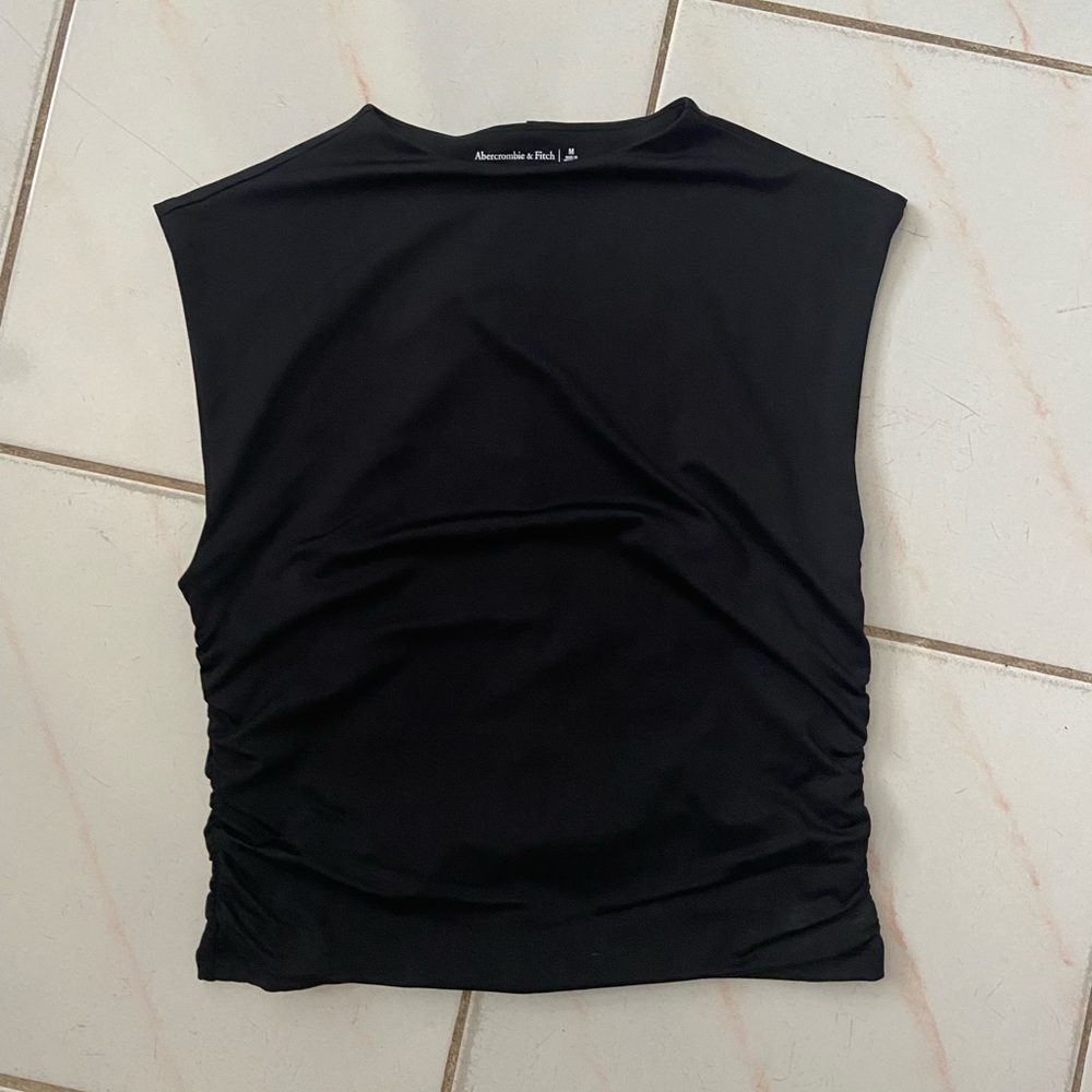 Abercrombie & Fitch Black Sleeveless Ruched Mock Neck Top - Picture 2 of 3
